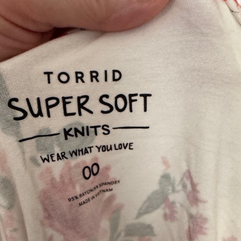 Torrid Floral Ruffle Sleeve Top - White and Red - Picture 3 of 6